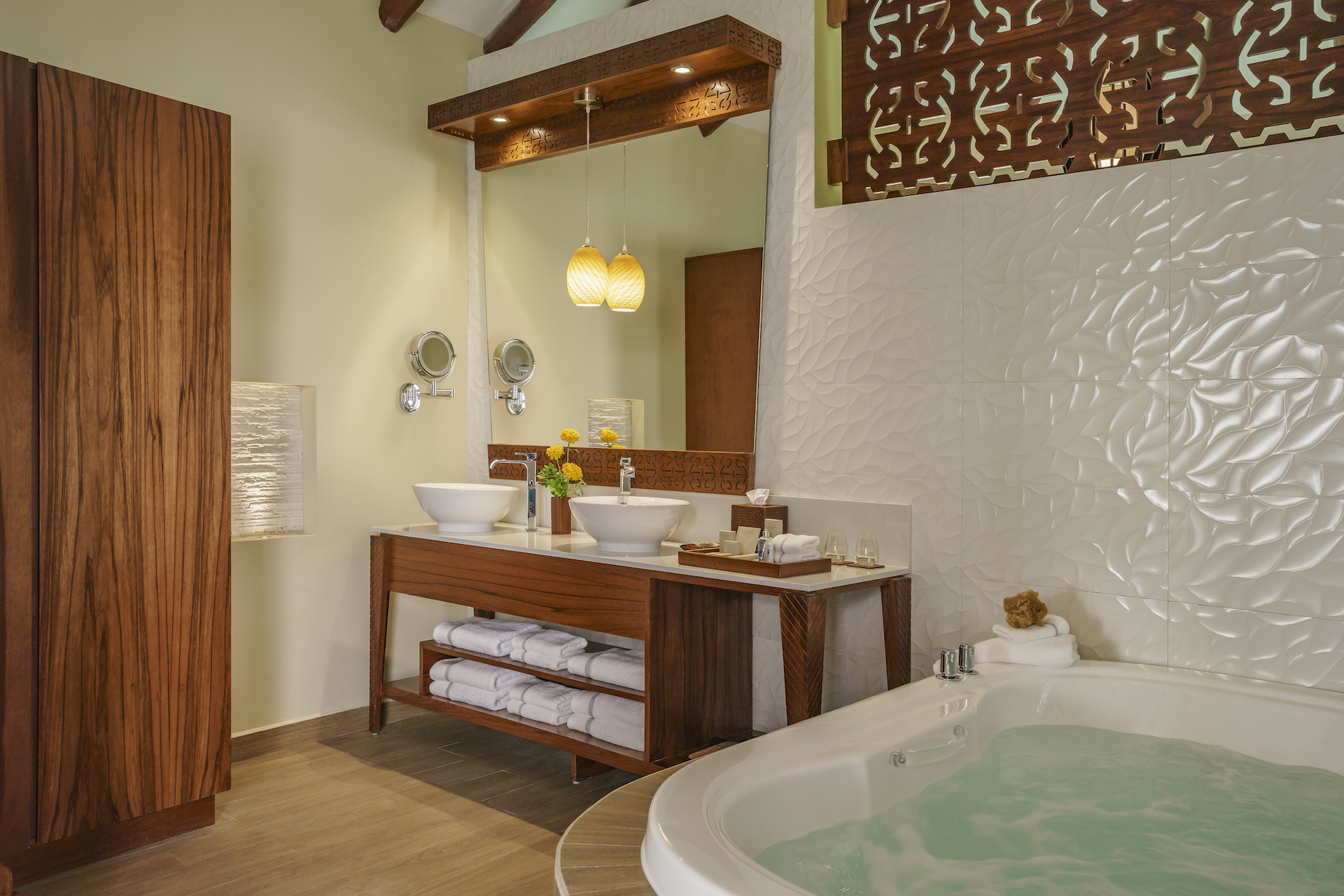 EDM_8727_Bungalow_Bathroom.jpg