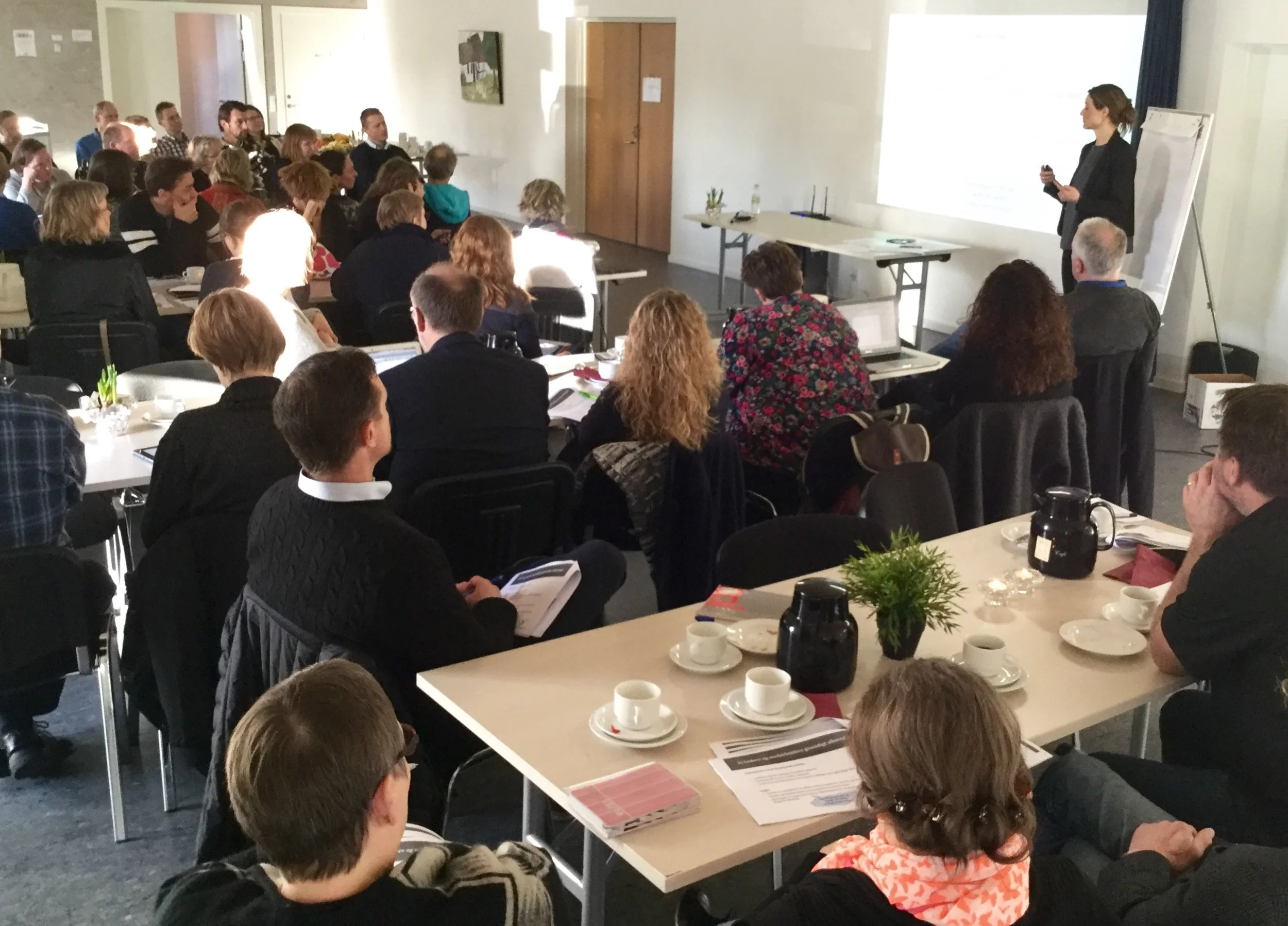 ”På vores skole har ledere og medarbejdere ikke så meget at se til!”