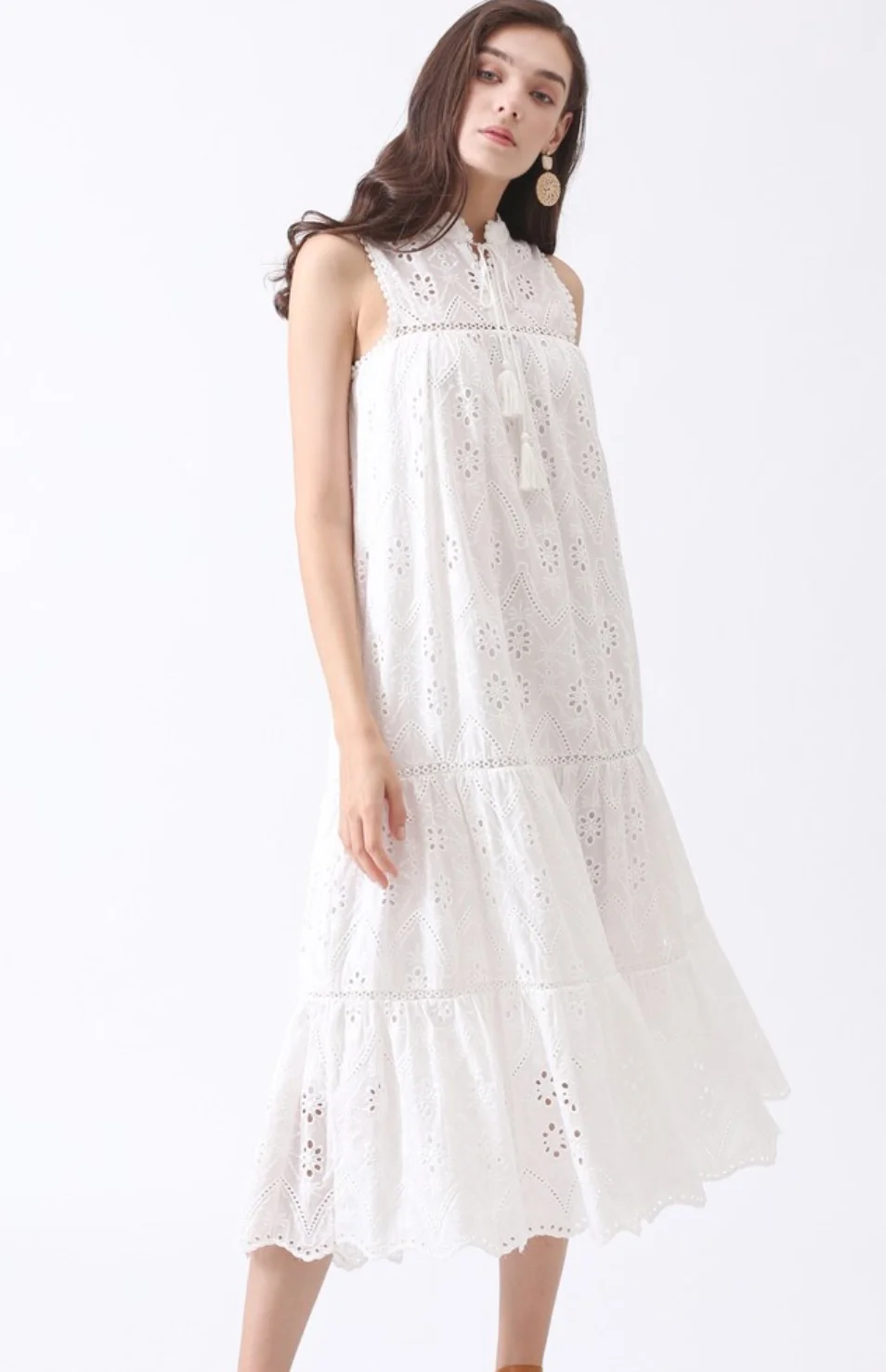 I just love the eyelet detailing on this dress. So feminine and casual!
