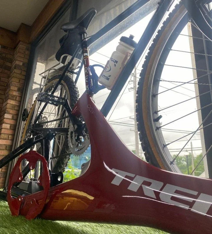 Sometimes old meets new and it just seems to make sense. In this case we've got a early 80's Trek 850 paired with a late 90's Trek Y-bike and a painted to match RockRing. @billygoatbicycleco @st._louis_cycling_club @velovergnugen @karl_becker_gravel_