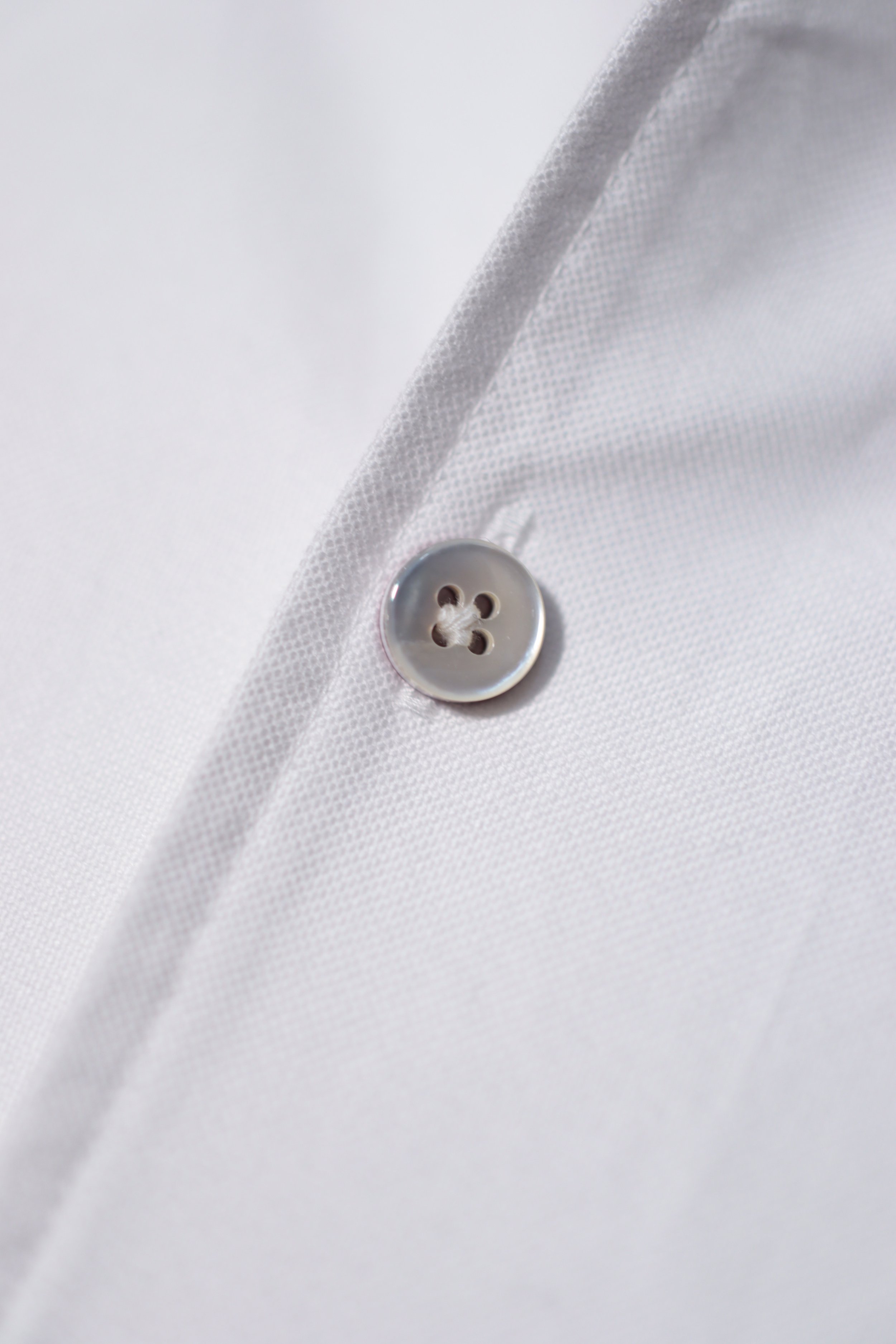 Mother of Pearl Buttons White Oxford Shirt One piece collar | made Suits signature cooper style | made in yippon.JPG