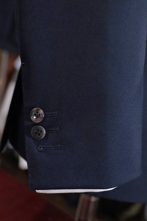 Three+Sleeve+Button+The+Italian+Job+_+Vitale+Barberis+Canonico+_+Made+Suits+Tailor+Bespoke+Suits+Singapore+Editsuits+Sucks+Kingsman+Navy+Blue+Suit.jpg