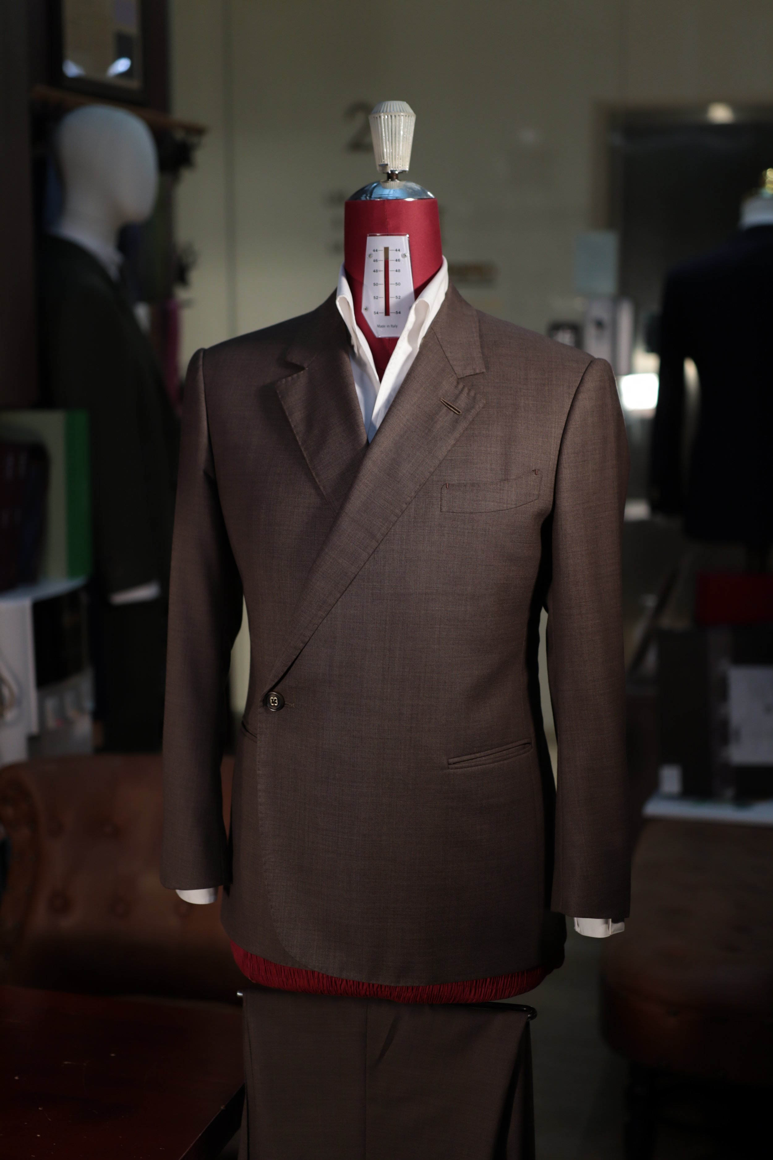 Oblique Style Suit Double Breasted STANDEVEN PARKLANE S120s Made Suits Tailor Made Bespoke Suits Made in Japan Zoom.JPG