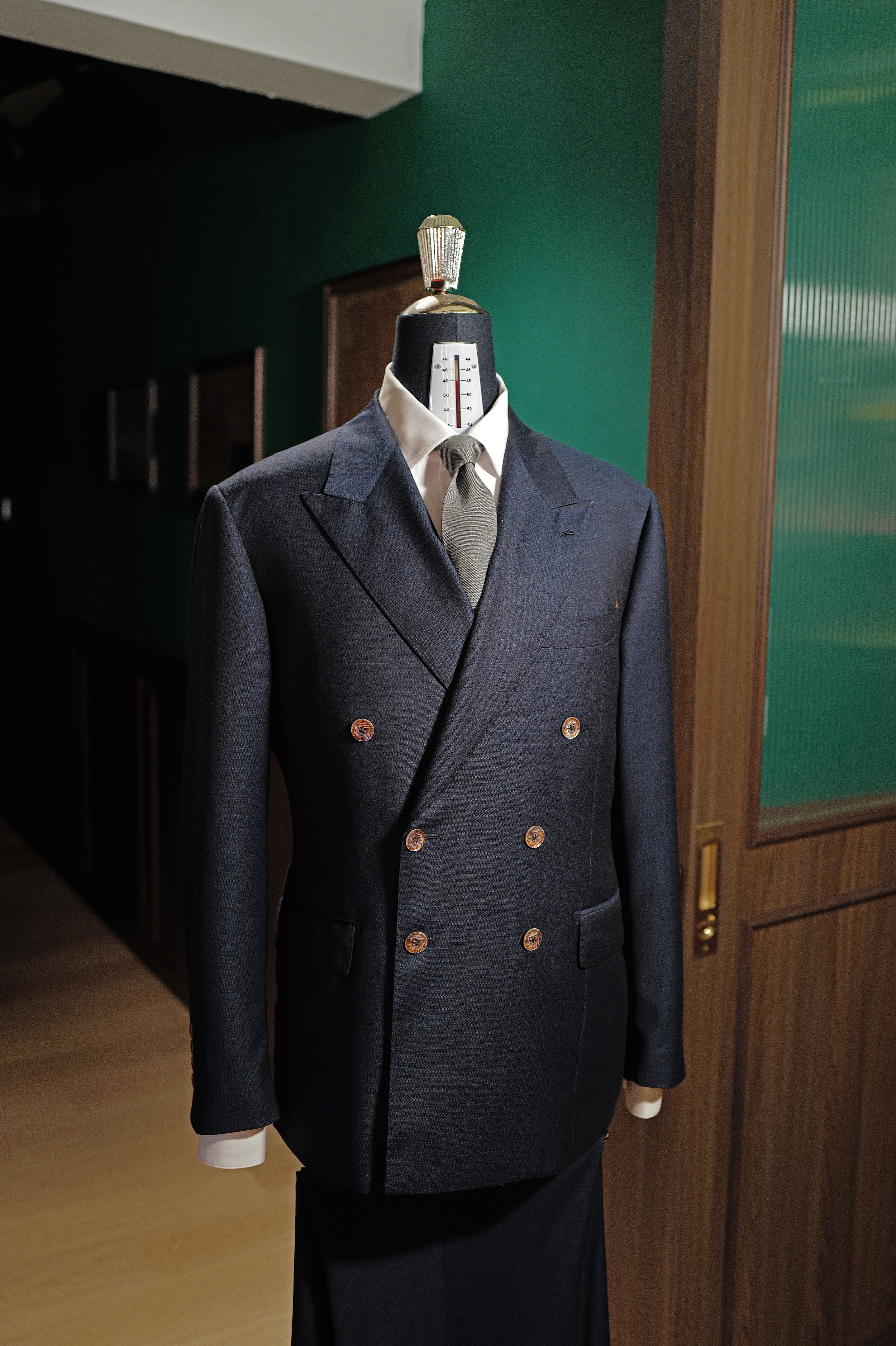 Dormeul Jade Double Breasted Suit Zoom.jpg