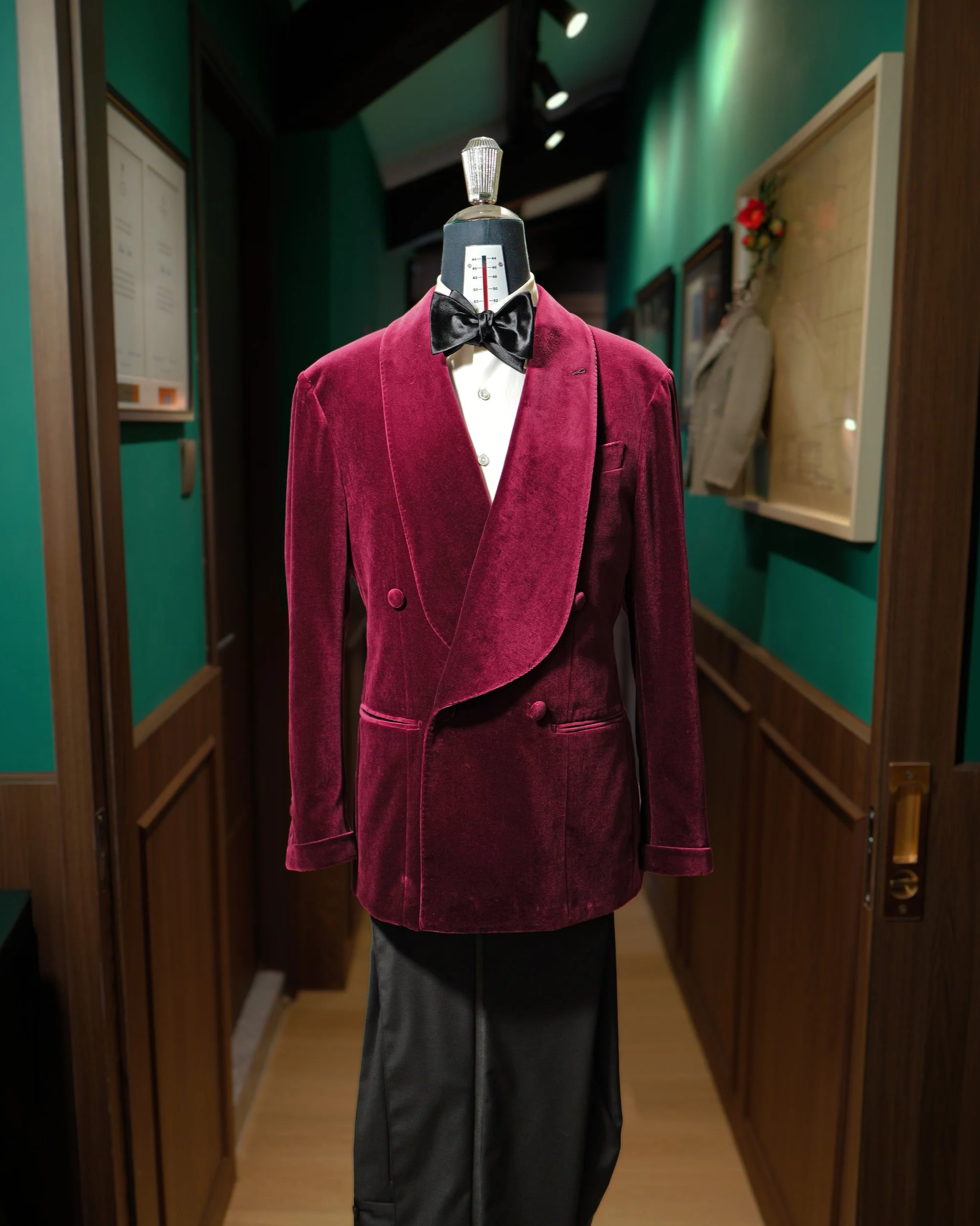 The%2BPianist%2B%257C%2BHolland%2B%2526%2BSherry%2BVelvet%2BMaroon%2BTuxedo%2BSuit%2B%257C%2BSingapore%2BTailor%2BMade%2BSuits.png