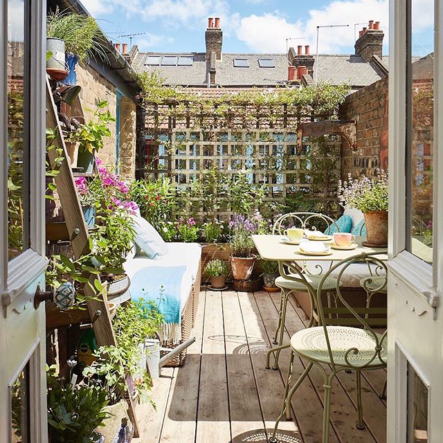 A little reminder of #summer on my #terrace - so happy to have an #outdoors space in #london - the #table and #chairs are by @fermob - #terracedesign #outdoorspace #roofterrace