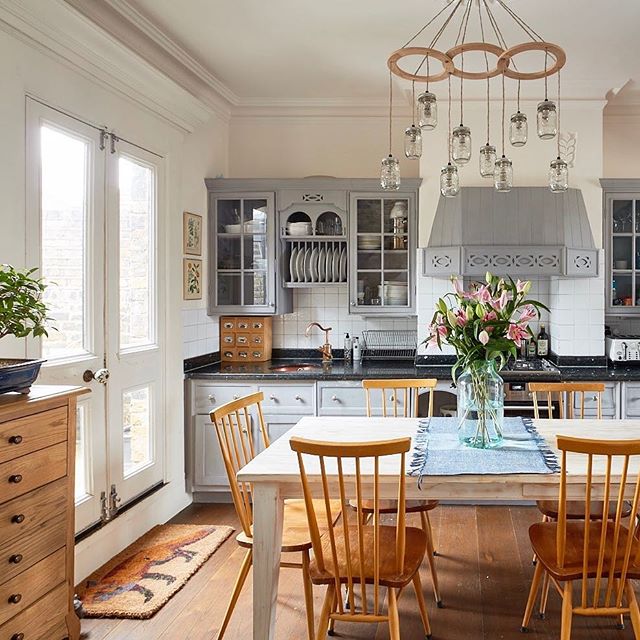This is a restored @smallbone.devizes #kitchen with #vintage #1950s @ercolfurniture chairs , #pinewood #table and #masonjar #pendantlight - I kept the original features and made it my own. #interiordesigner #myhome #interiors #interiorstyling #style 