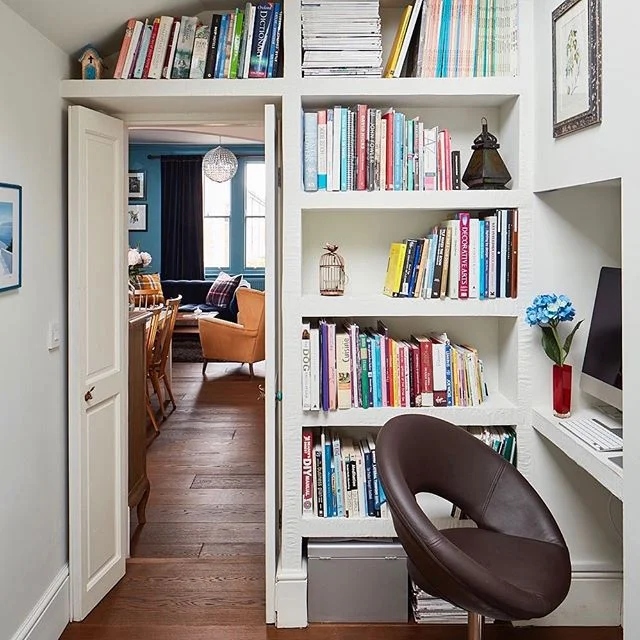 The #visit continues with the #study / #guestroom - I designed loads of #shelving space which you cannot see from the kitchen / living-room. And since the #doors stays open most of the time, they flush against the wall to take less space. #interiorde