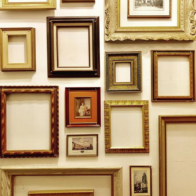I love a #quirky #wall - these #frames are so cool! They fill a whole #staircase at a #restaurant in #montreal 😀❤️👍🏻 - #walldecor #staircasedecor #wallframe #canada #interiors #deco #decorationideas