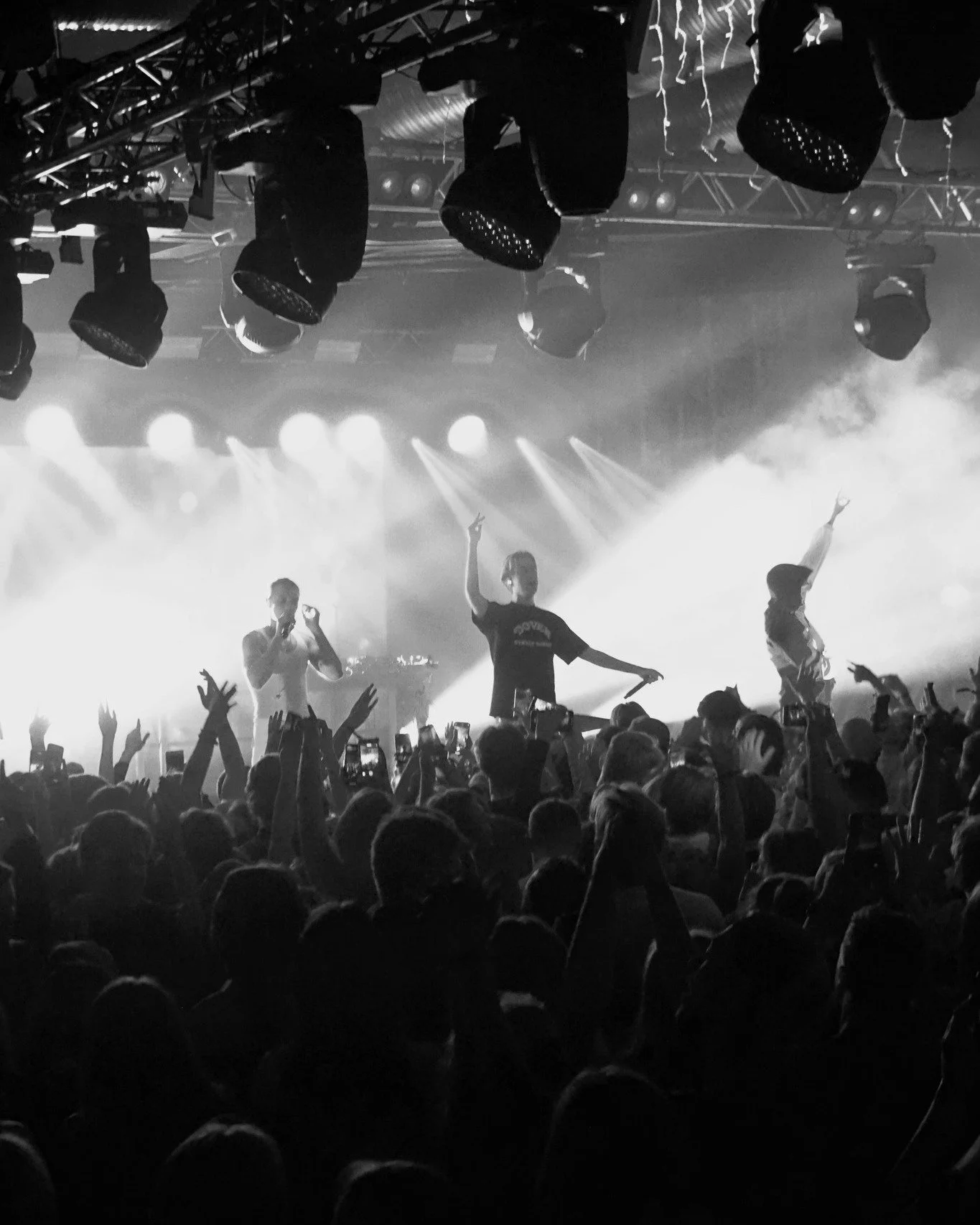 ALLA V&Auml;GAR LEDER TILL H&Ouml;GIS 12-15/12 🍾🔥😏

Missar du det h&auml;r? Nej, det g&ouml;r du inte.
K&ouml;p biljett idag och bli med p&aring; vinterns st&ouml;rsta startskott!