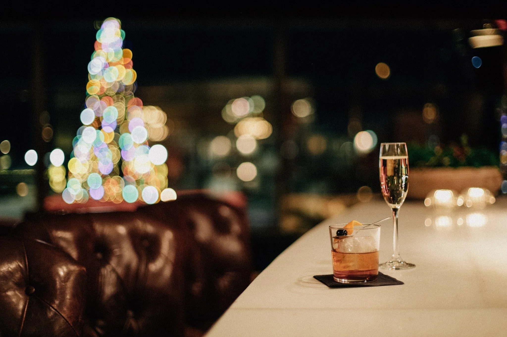 Ni har v&auml;l inte missat att under Skidtestweekend inviger vi v&aring;r nyrenoverade Pianobar? Helgen vecka 49 &auml;r datumet och du vill absolut vara d&auml;r 🎹🍸

F&ouml;r att fira att vi &ouml;ppnar upp hotellet bjuder vi dessutom p&aring; 30