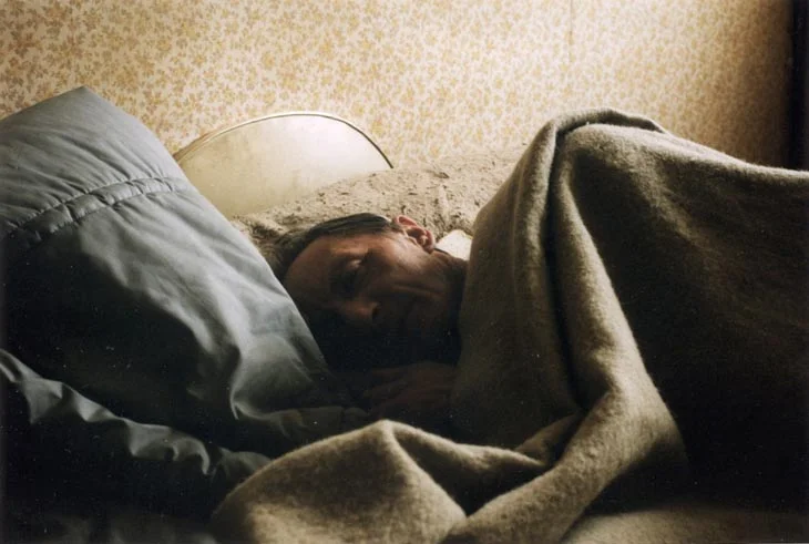 Richard Billingham, Untitled (1990), colour print on aluminium, 105 x 158 cm. Copyright of the artist.