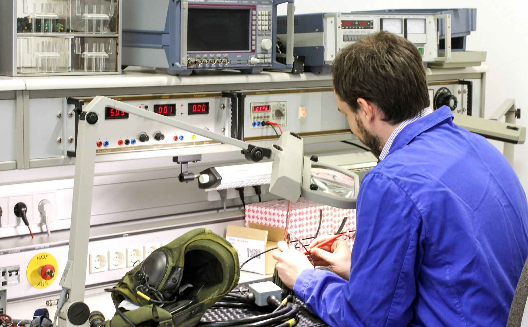 .... Nutzen Sie das Prüf- und Messlabor zur einfachen und schnellen Problembehebung .. Take advantage of our test facilities for simple and quick problem solving .... 