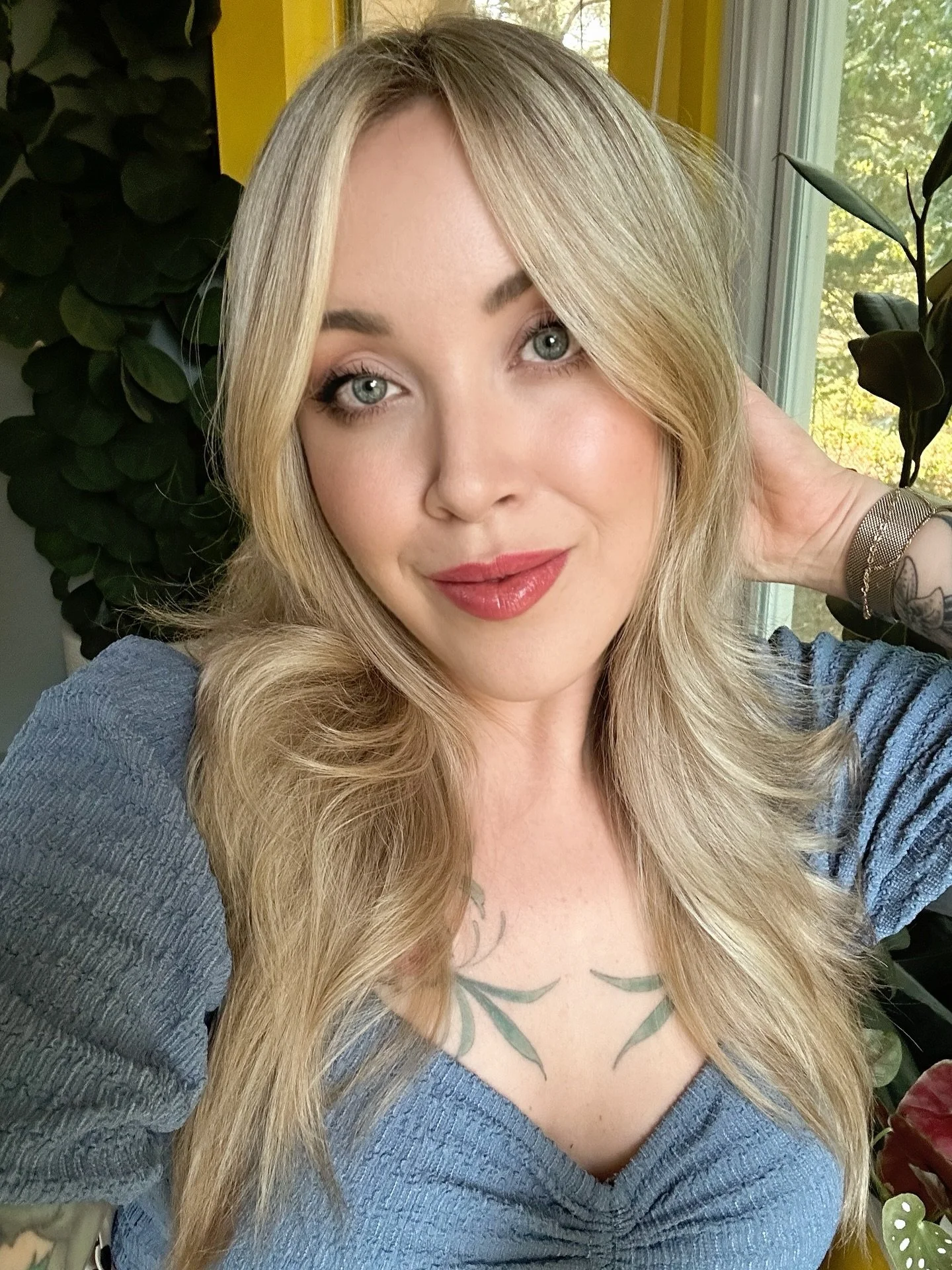 Come hang out with me while getting a brow/lash/lip upgrade! Booking link in bio! ✨💖