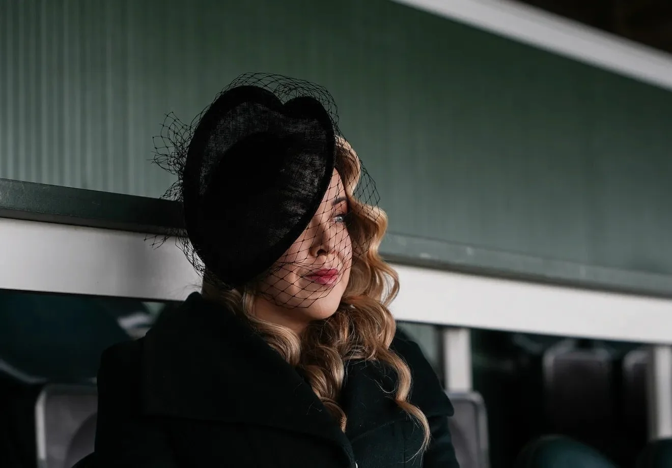 Just a Derby girl for the weekend 🐎

Hat by @louizamillinery