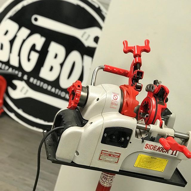 WHEELER REX PIPE THREADER! Check out this little guy who does big things! amazing machine with amazing warranty...Give us a call or stop back and check it out in person. @wheelerrex_pipetools .
.
.
#WheelerRex #bigboysrepairs #winnipeg #winnipegplumbers