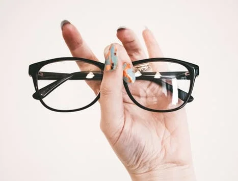 hand.eyeglasses.jpeg