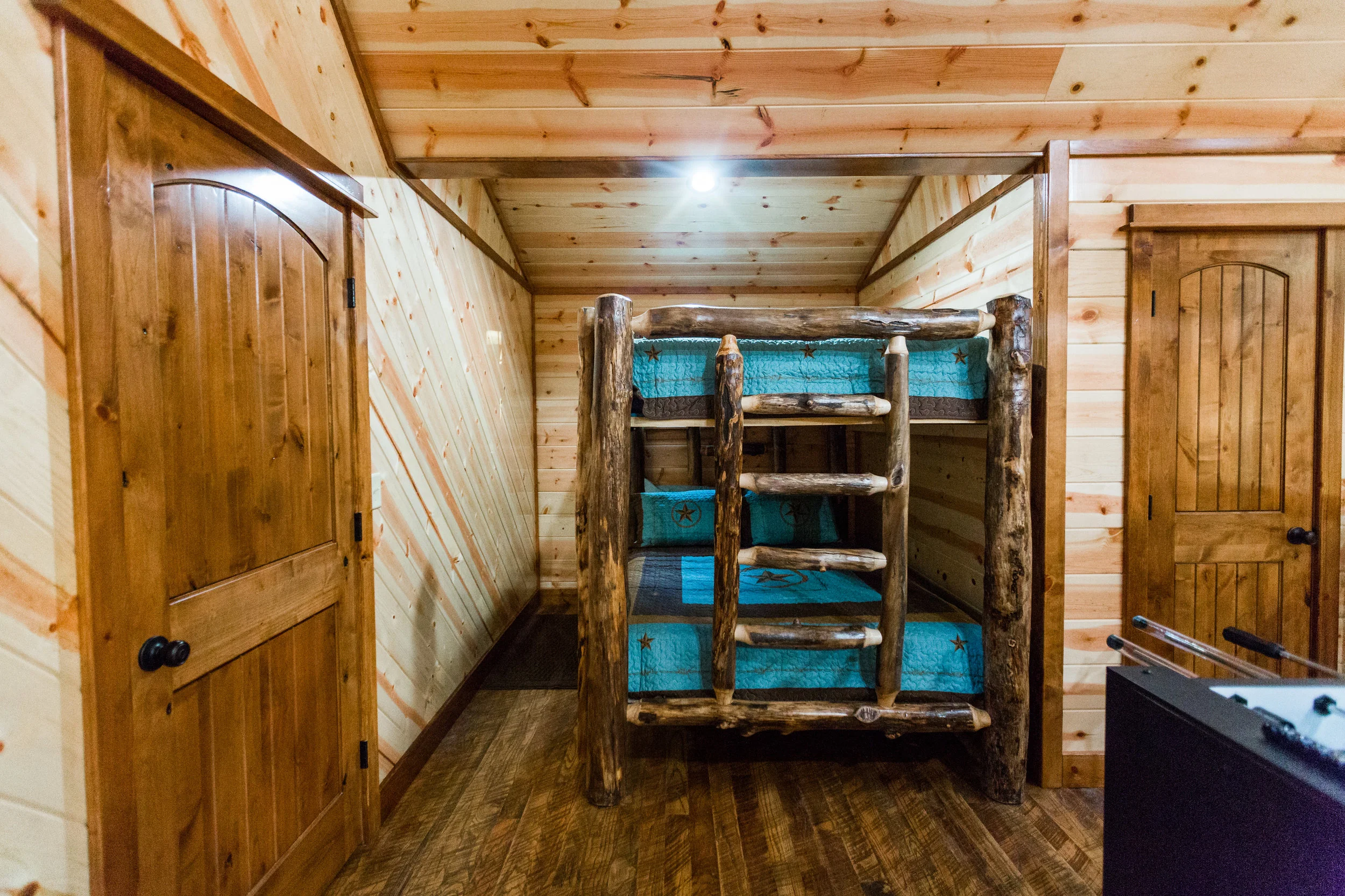 oklahoma luxury cabin rentals beavers bend vacation getaway hochatown mount fork river stephens gap lake ouachita mountains bunk beds family