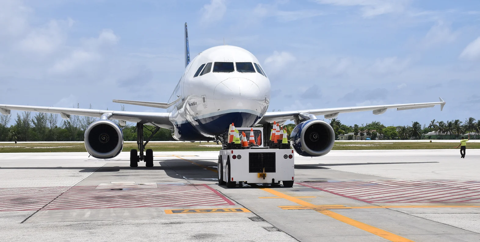Taxiing-with-tow---sh-ed---DSC_0498.jpg