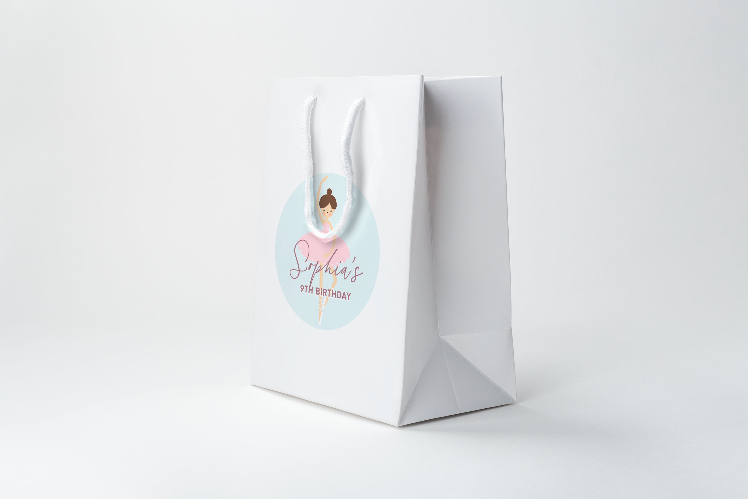 white-favor-brunette-bag.png