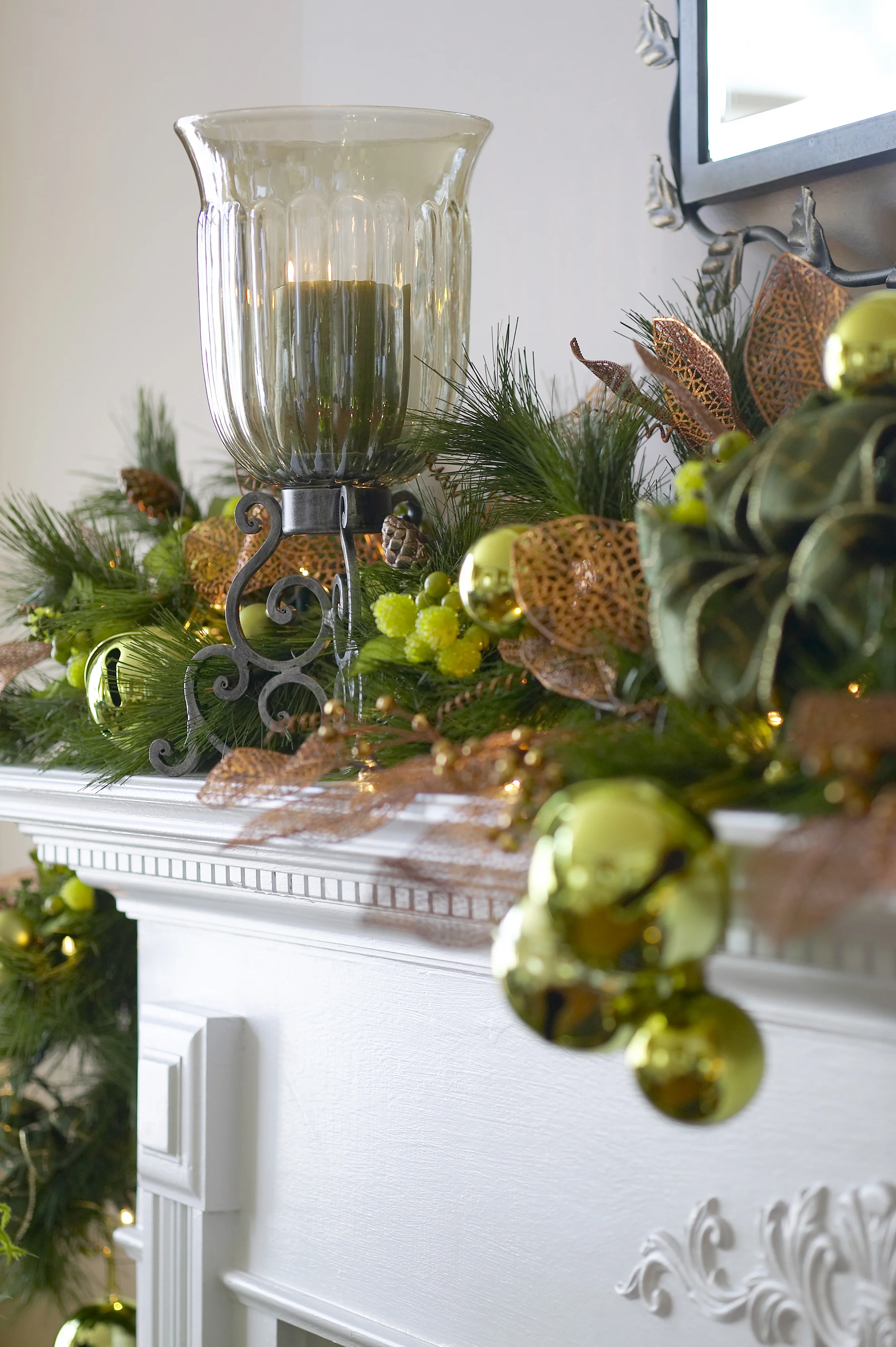 KatesGardenHolidayMantel.jpg