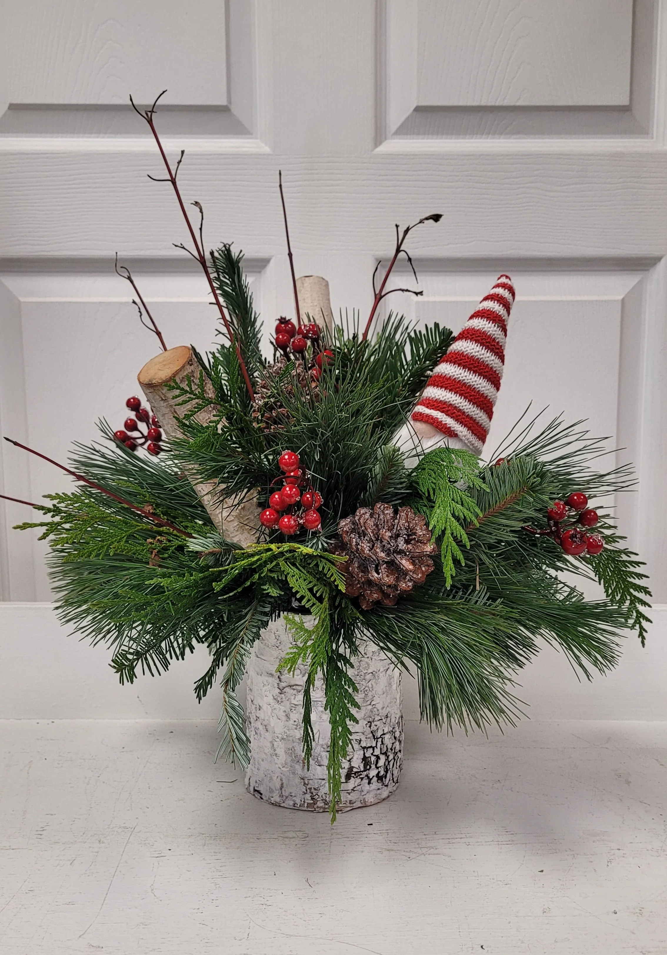 Table Centre Evergreen Shy Gnome