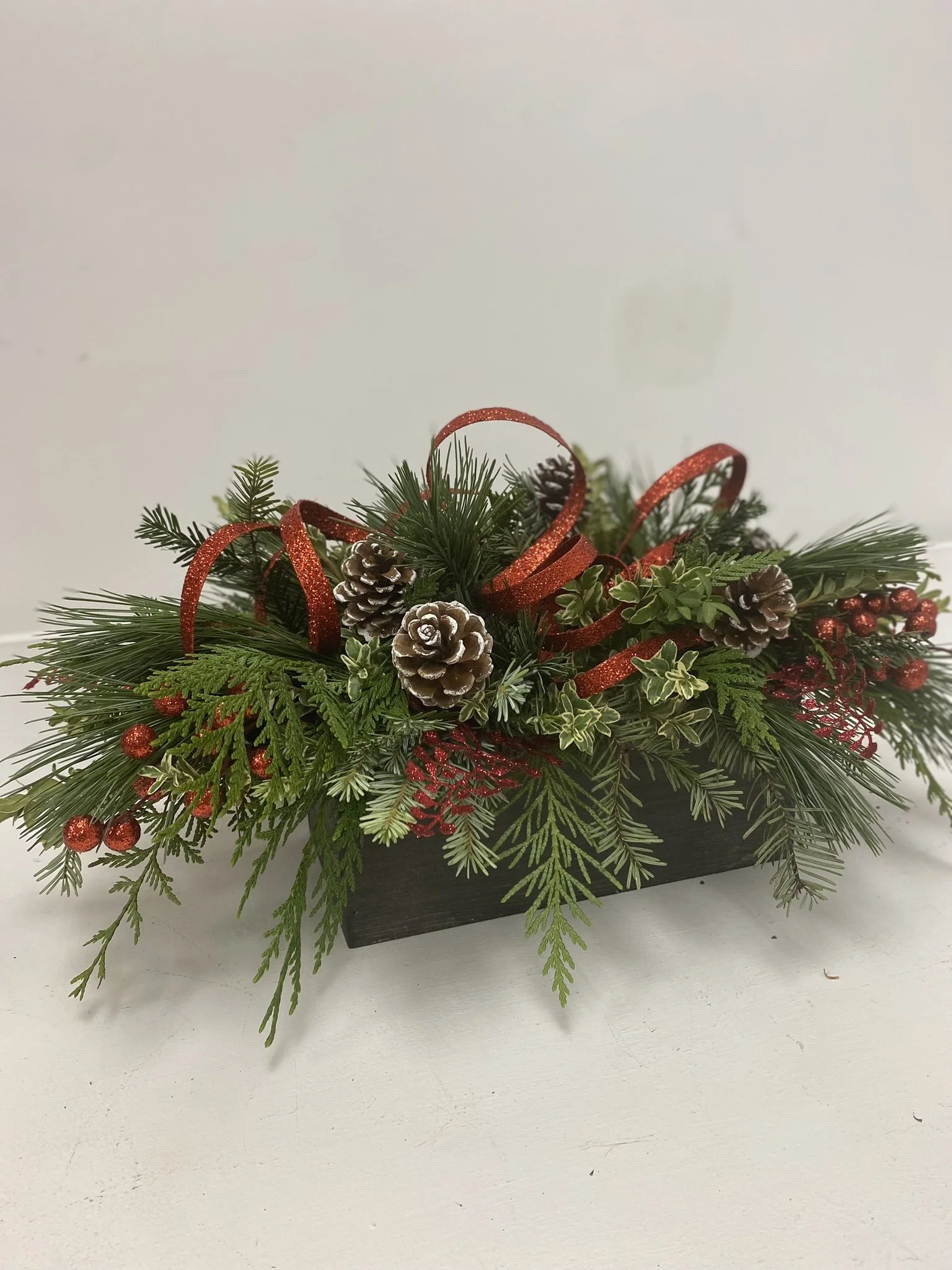 Evergreen Centrepiece Dazzler in Red or Gold .JPEG