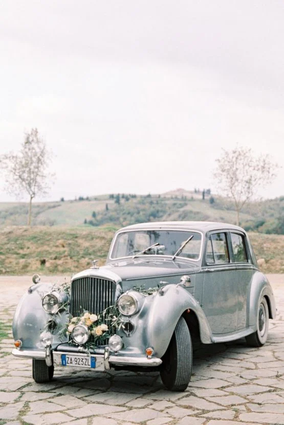 Photo via Bridal Musings