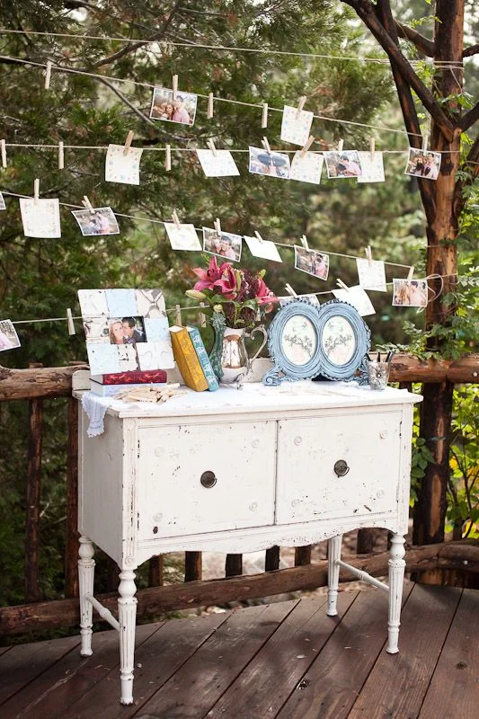 Photo via Emmaline Bride