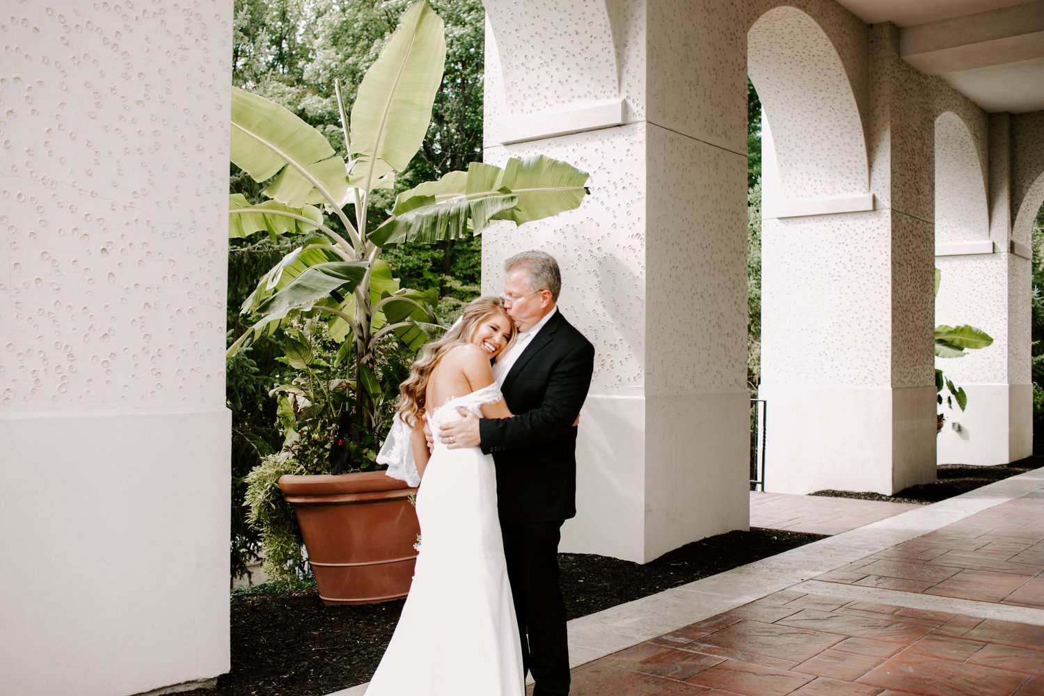 Ashleigh+and+Jordan+Wedding+at+Hillcrest+Country+Club+in+Indianapolis+Indiana+by+Emily+Elyse+Wehner+Photography+LLC-180.jpg