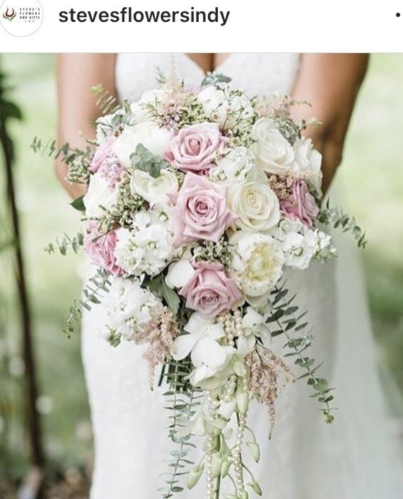 We 💕💕this delicate and enchanting Wedding bouquet!