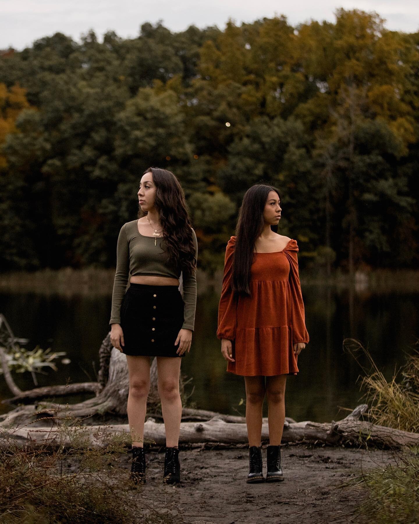 I vote that seniors always take their senior photos with their best friend! Megan and I had such a blast capture Liz and Emellie&rsquo;s senior portraits!