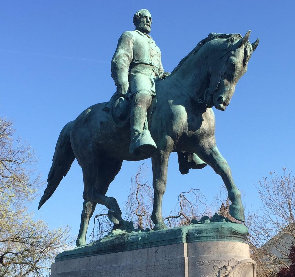 Robert E. Lee statue in Charlottesville, VA