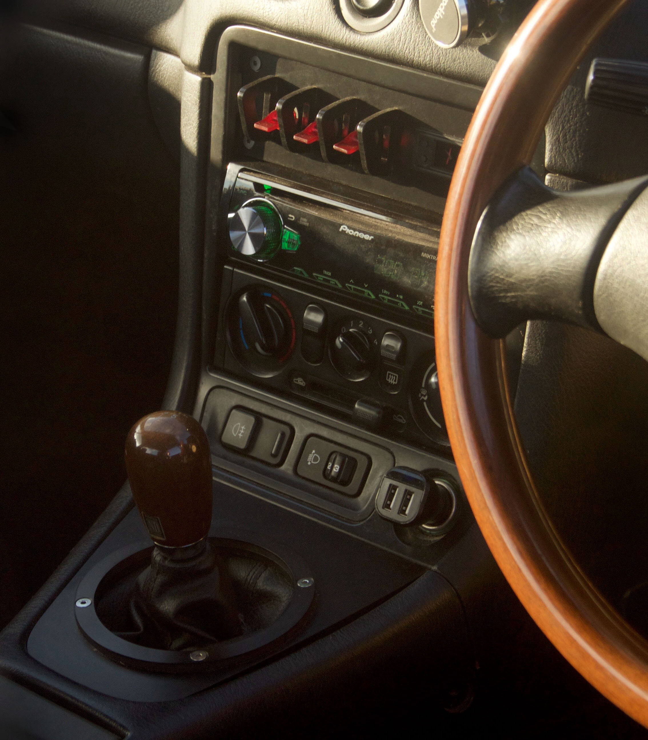 EB053DBC-4449-48CD-9B13-276FD733444F