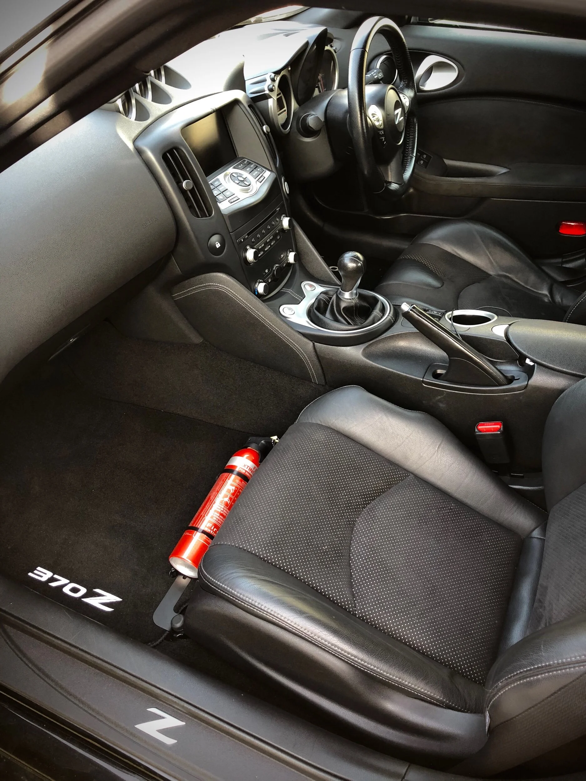 NISSAN 370Z FIRE EXTINGUISHER MOUNT