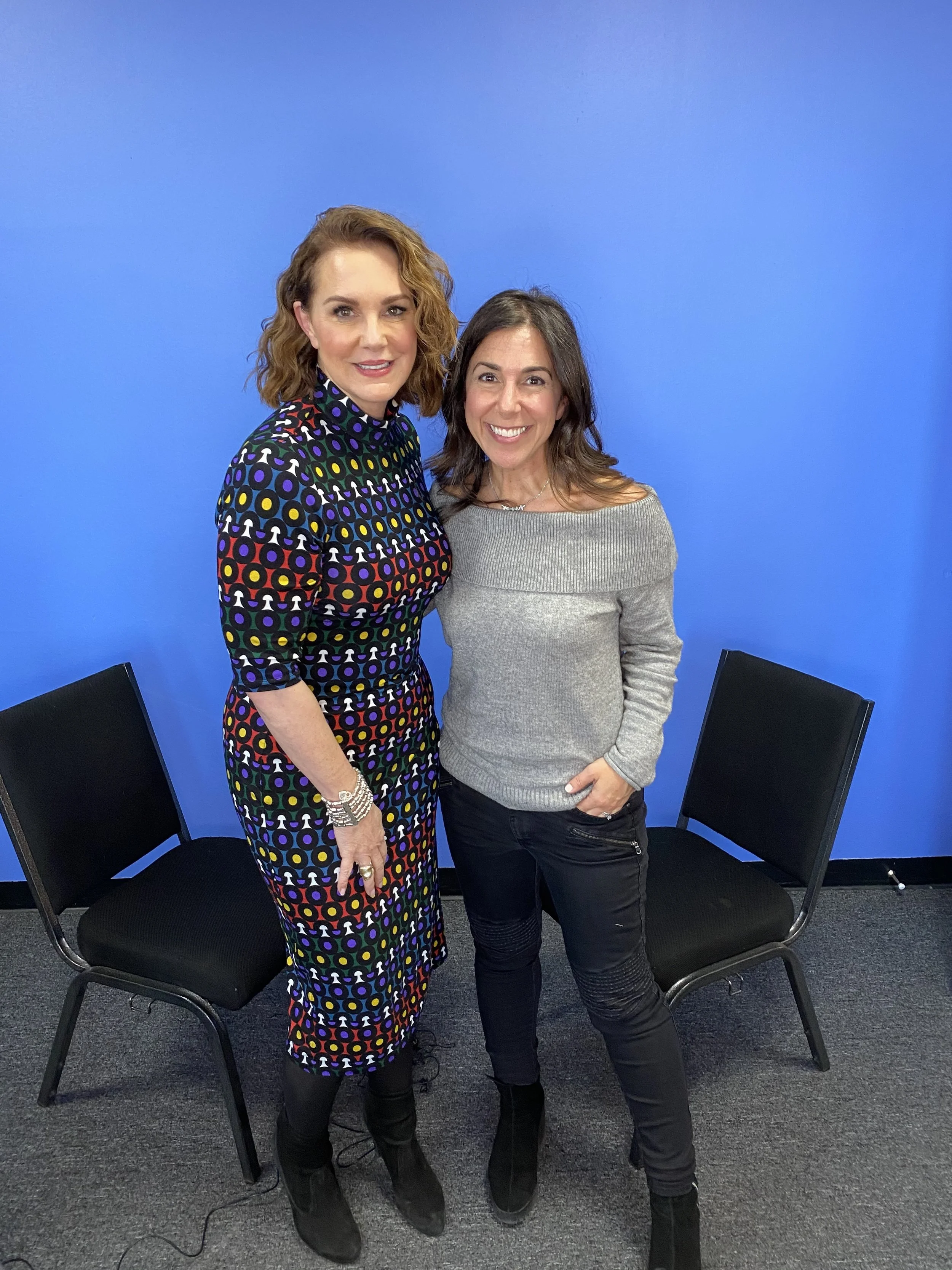 Elizabeth Perkins (Weeds, Big, This Is Us, Truth Be Told) explains why she's 100% #oldschool.