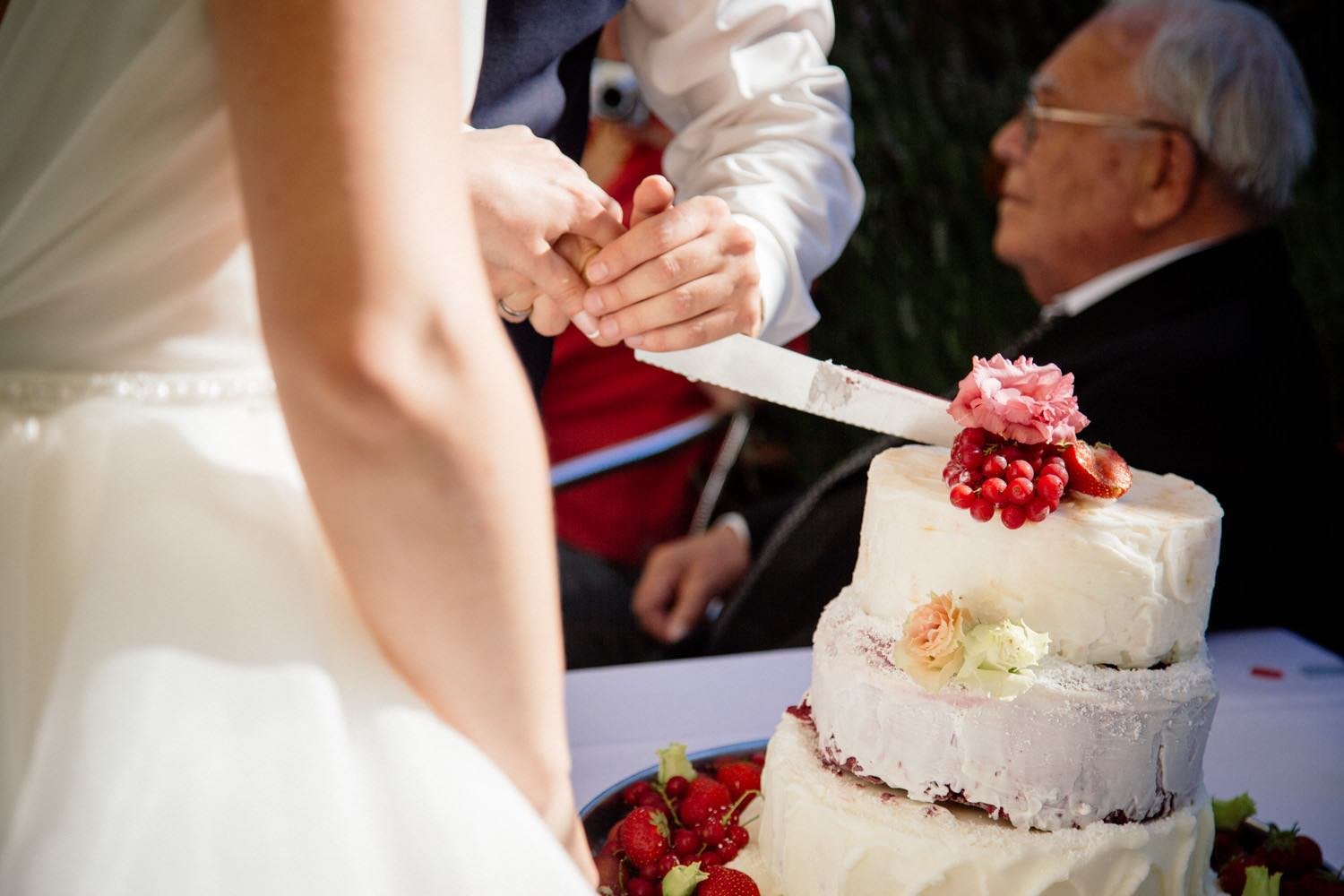 tortenanschnitt bei hochzeit darmstadt - pixelfeder