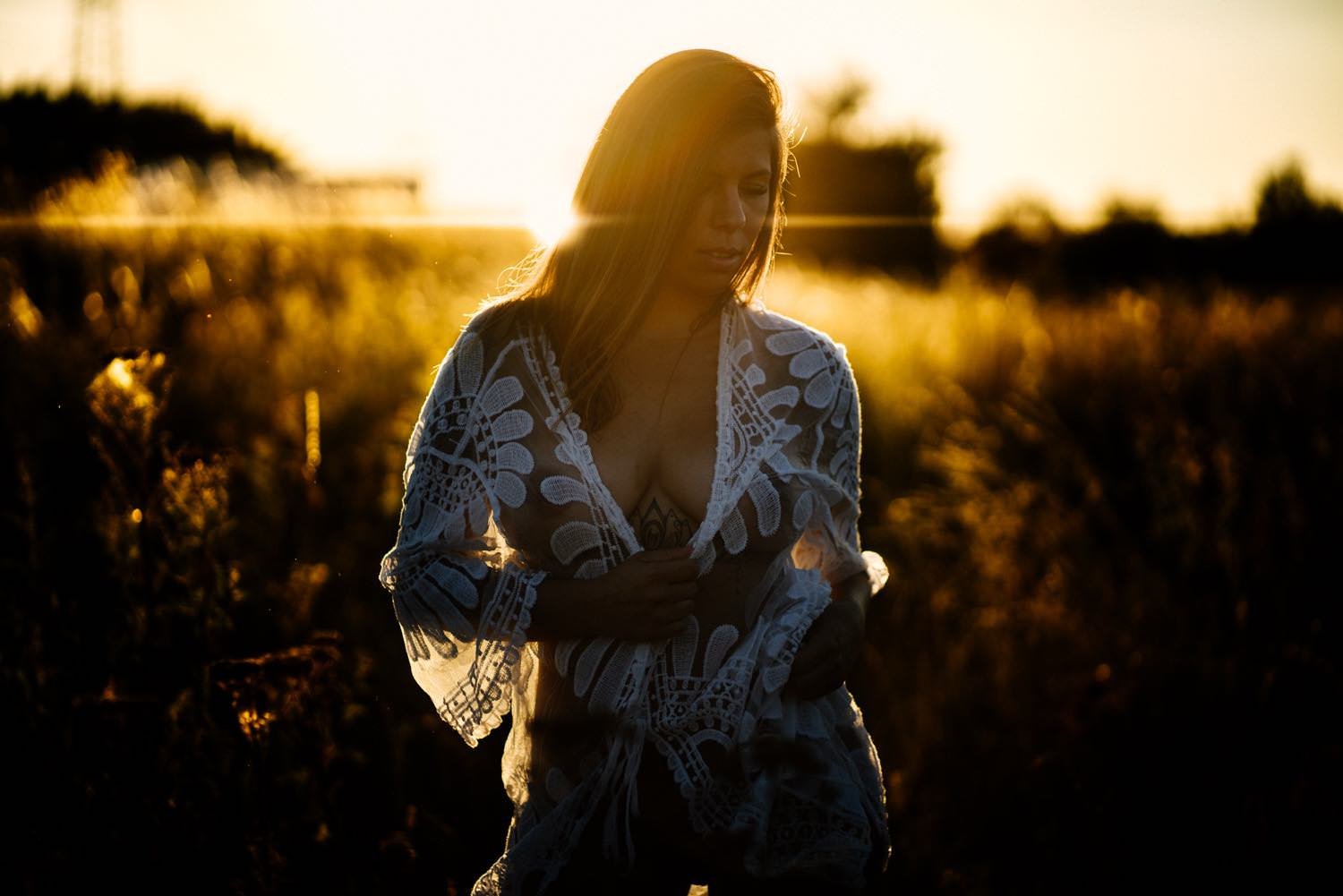 Portrait einer Frau mit glatten Haaren bei Sonnenuntergang in Darmstadt – von pixelfeder