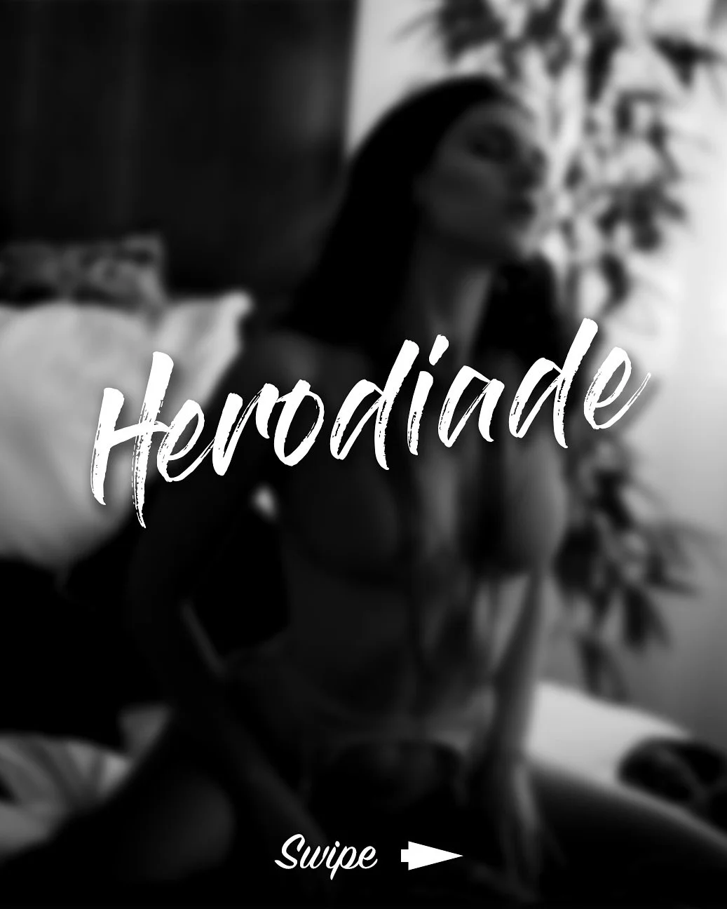 ✨ Herodiade captured in the intimate walls of #cirqueducreatifs. Every frame reflects #boudoirphotography at its finest, where #sensualmood collides with #portraitphotography and the timeless charm of #studioaesthetics.

The play of #lightandshadow r
