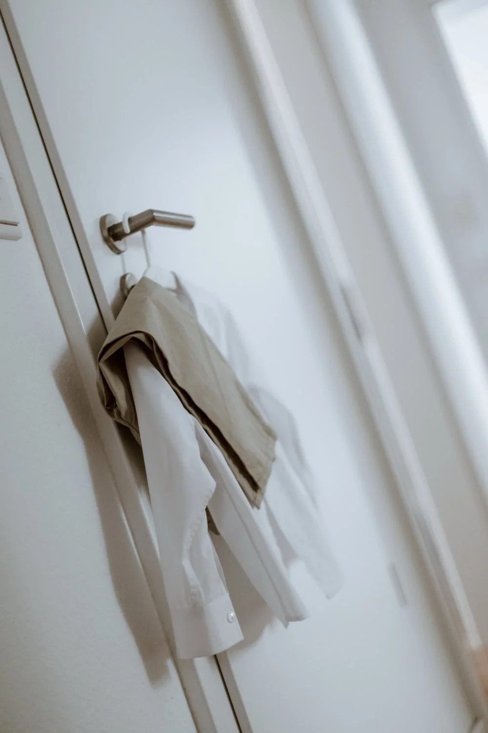 Close-Up – Hosenanzug im Hemd und mit Weste in Darmstadt – von pixelfeder