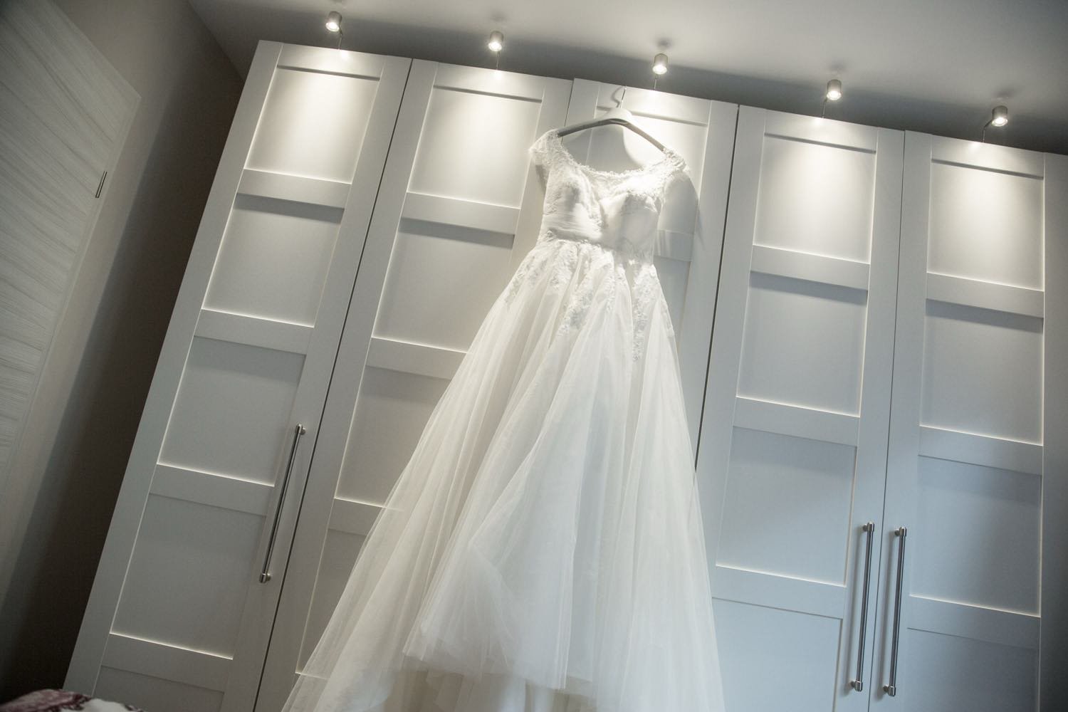 Brautkleid am Kleiderbügel in Darmstadt – von pixelfeder