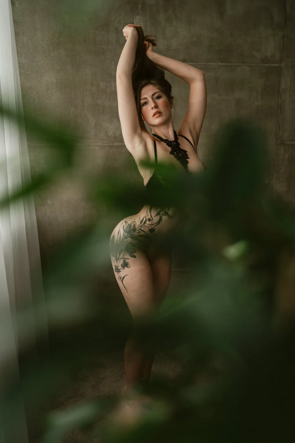 Boudoir Shooting von einer jungen Frau in Dessous im Studio in Frankfurt – von pixelfeder