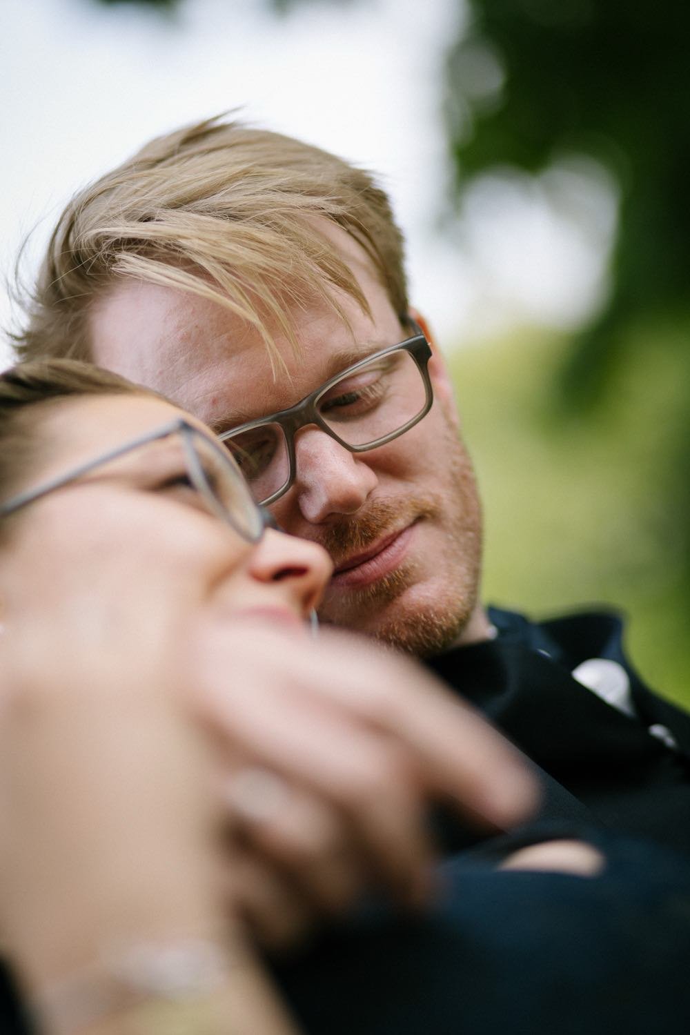 Paarshooting des Brautpaars Outdoor in Darmstadt auf der mathildenhöhe – von pixelfeder