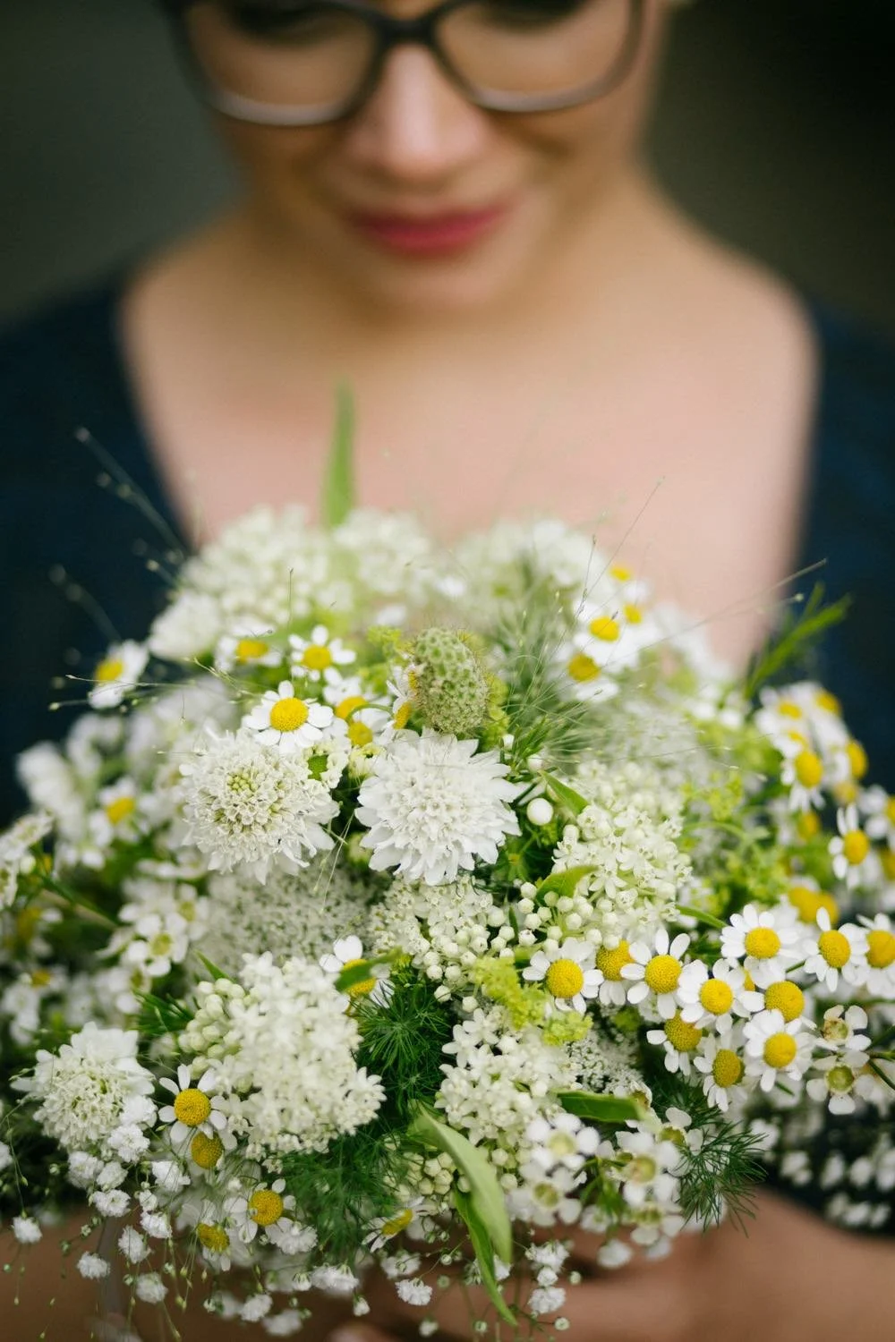 Paarshooting der Braut mit Brautstrauß Outdoor in Darmstadt – von pixelfeder