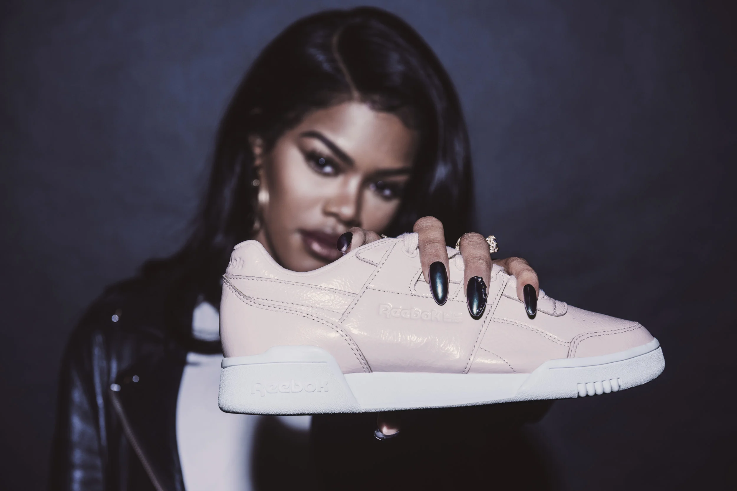 SS18_Always_Classic_Workout_Iridescent_Teyana_03.jpg