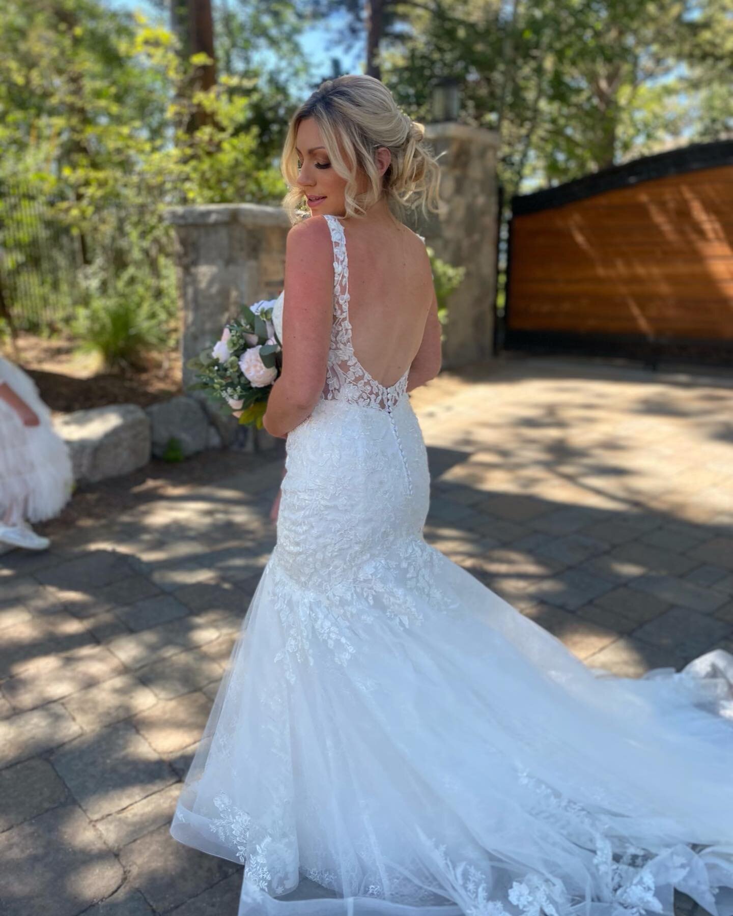 So we pulled this beautiful look off without even doing a trial @jaimerssss Hair and makeup by @mandyshayenv #renohair #renomakeup #laketahoehair #laketahoemakeup #laketahoebride #laketahoewedding #northerncaliforniamakeup #northerncaliforniawedding 