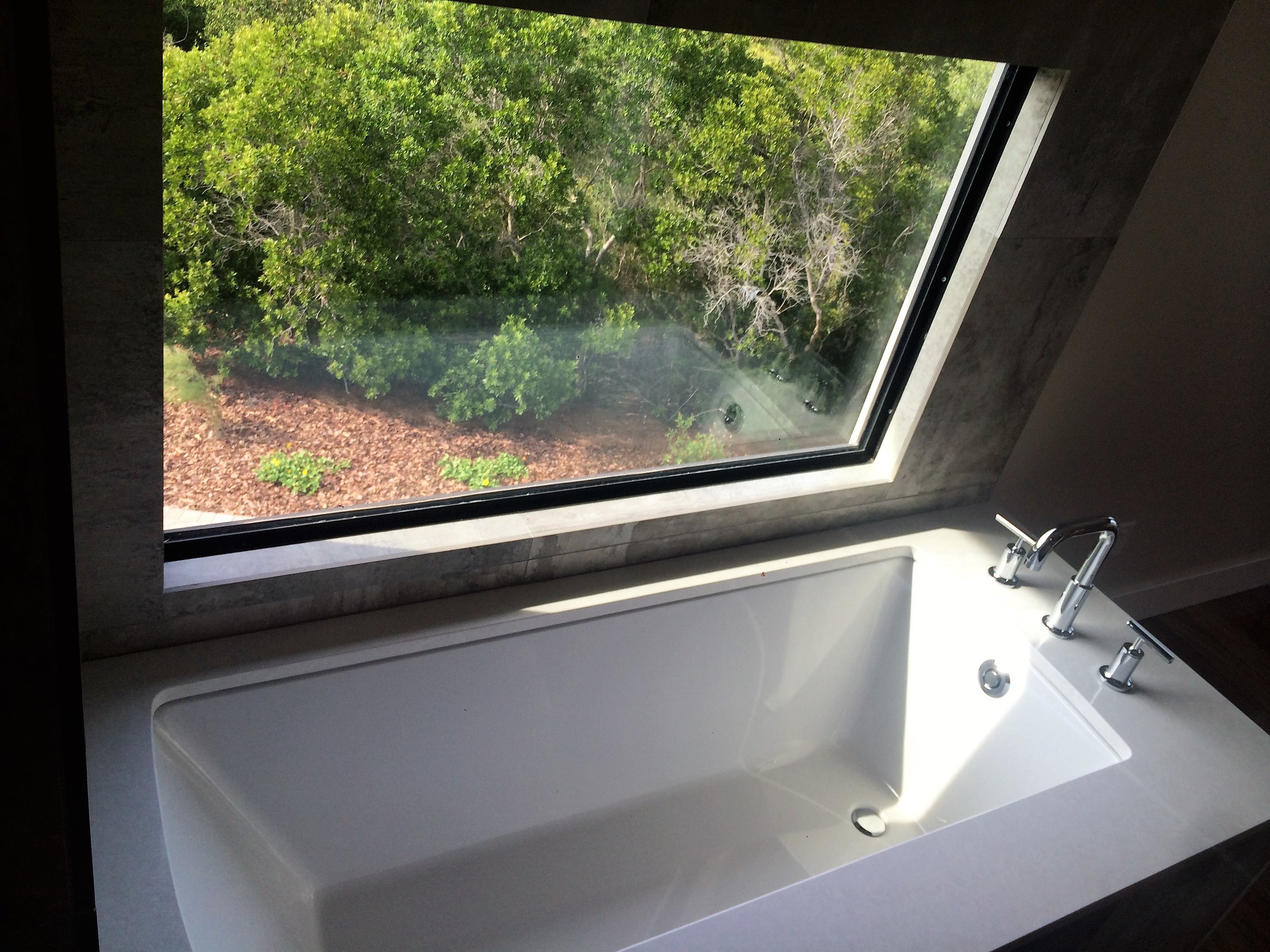 GORDON BATH TUB .jpg