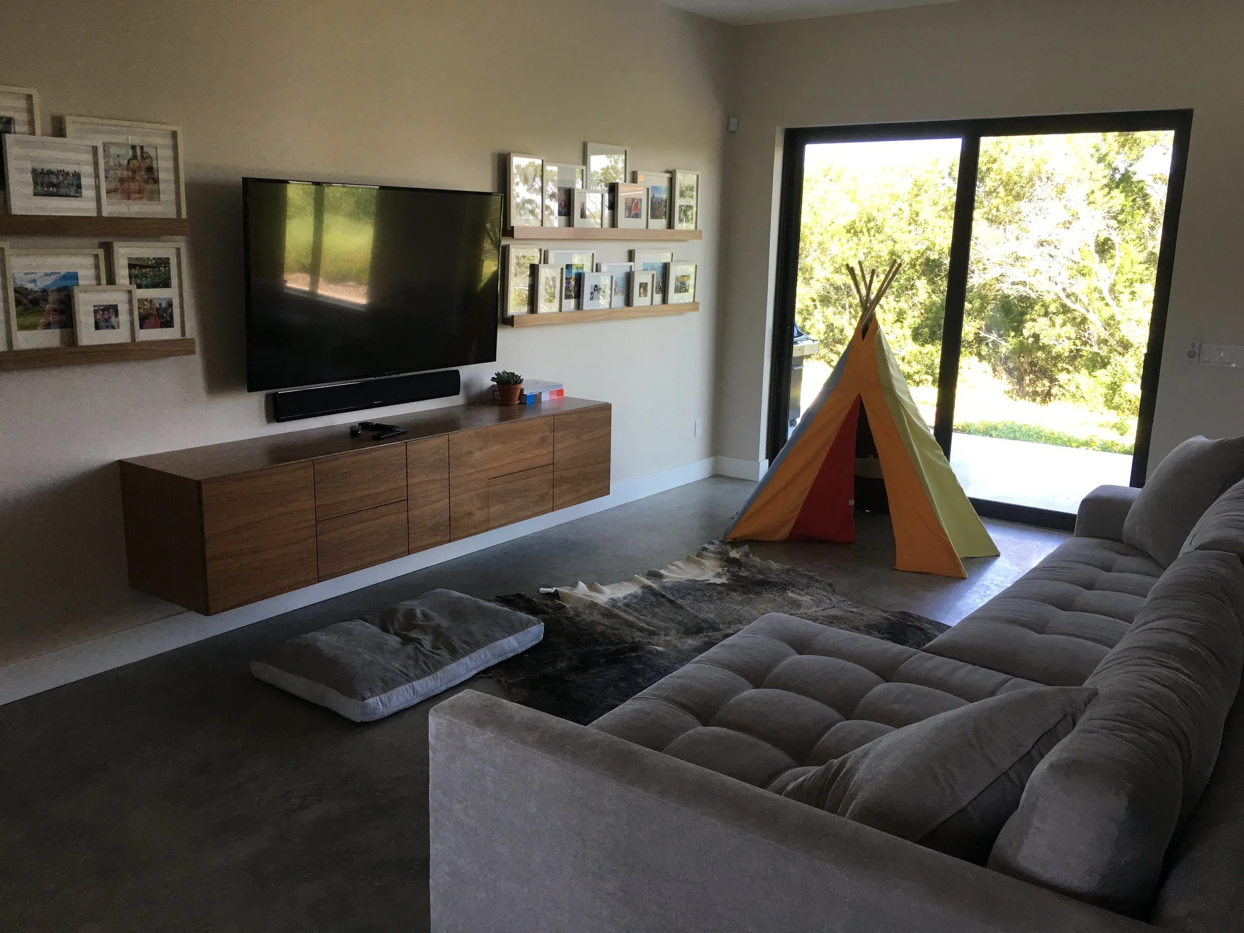 GORDON LIVING ROOM 2 .jpg