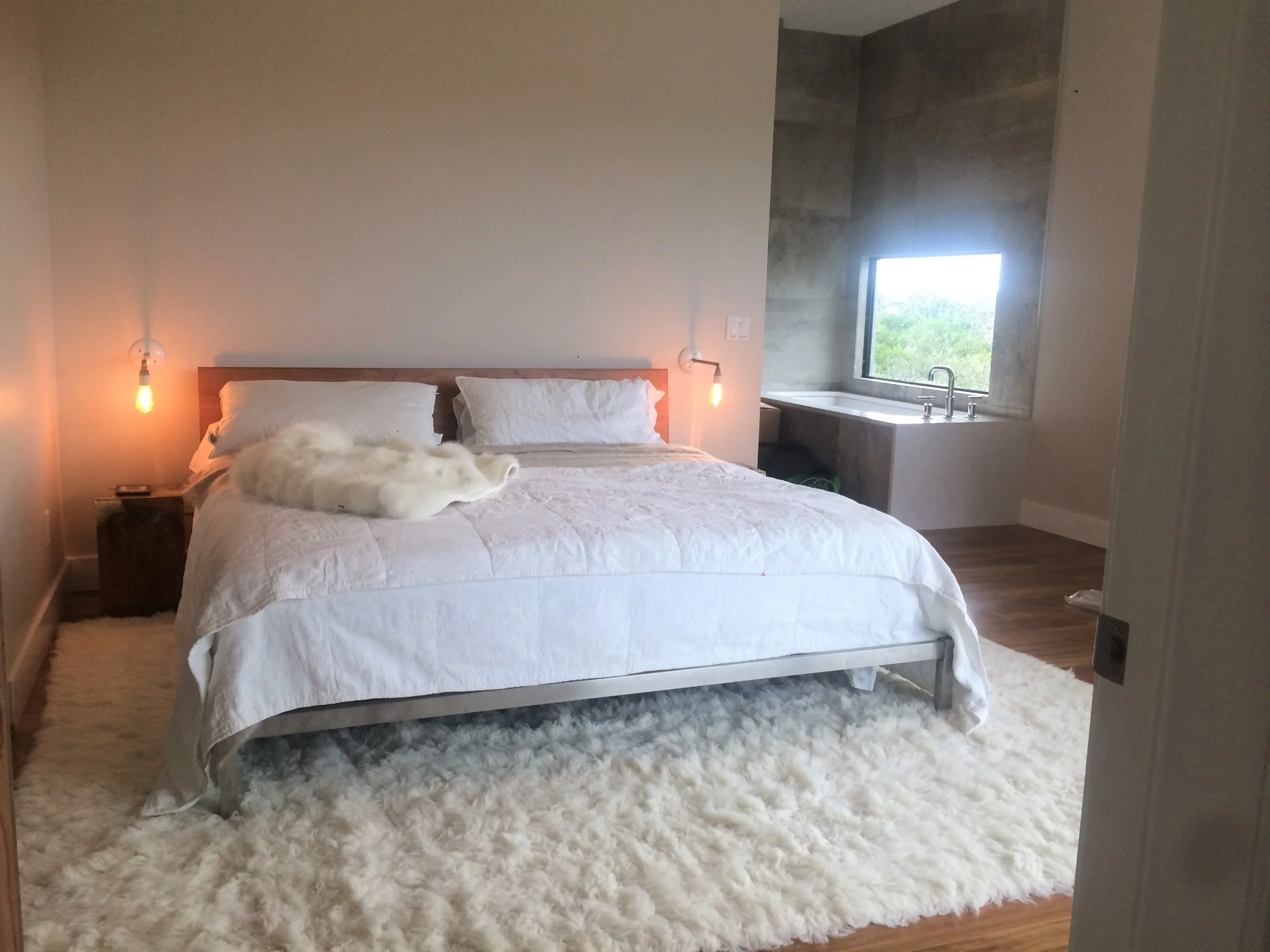 GORDON MASTER BED .jpg