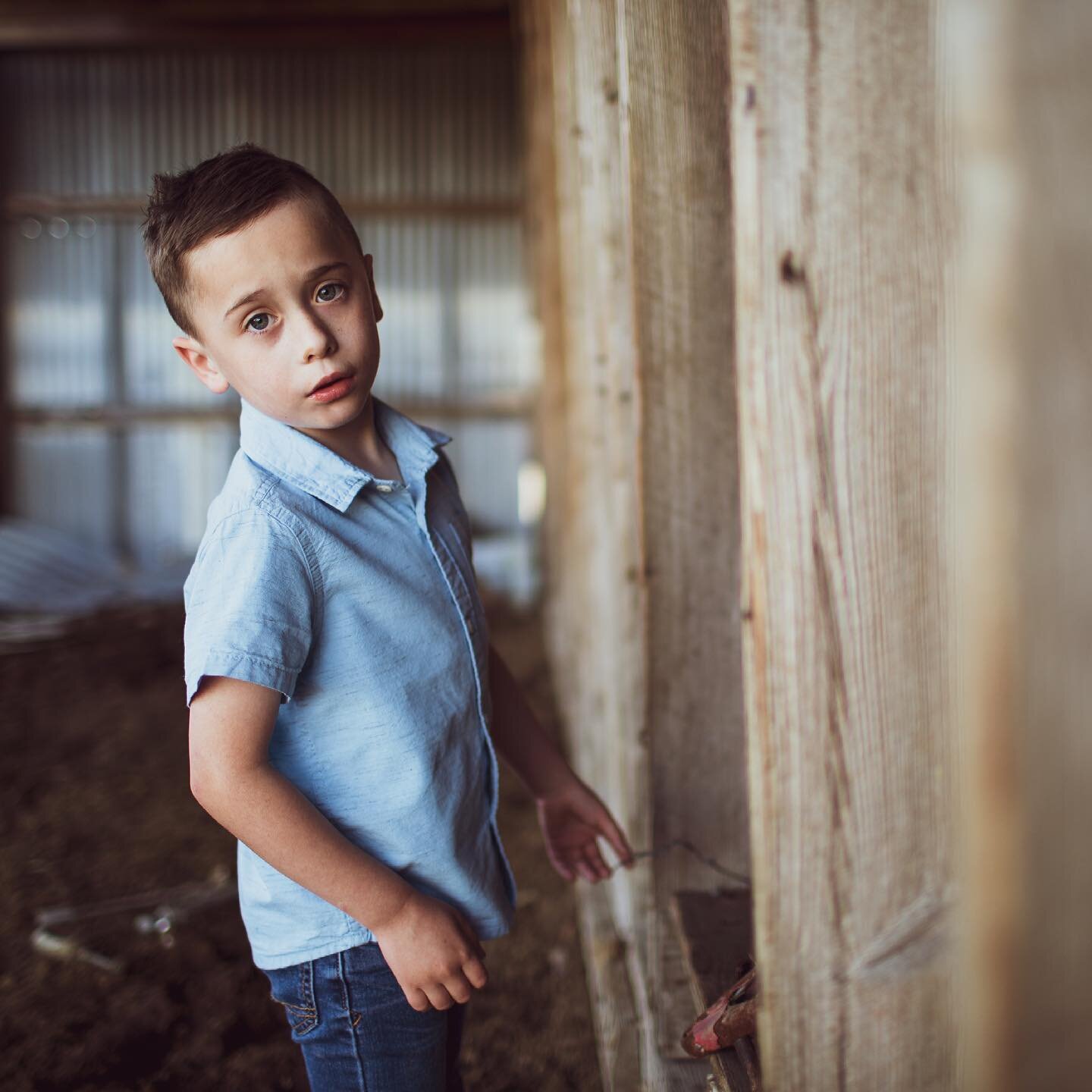 Y&rsquo;all, look at the SOUL in those eyes!? The weather and the light mesmerized me yesterday evening. I&rsquo;m going to be sharing a LOT from this one. 💙
#canyontexasfamilyphotographer #amarillofamilyphotographer